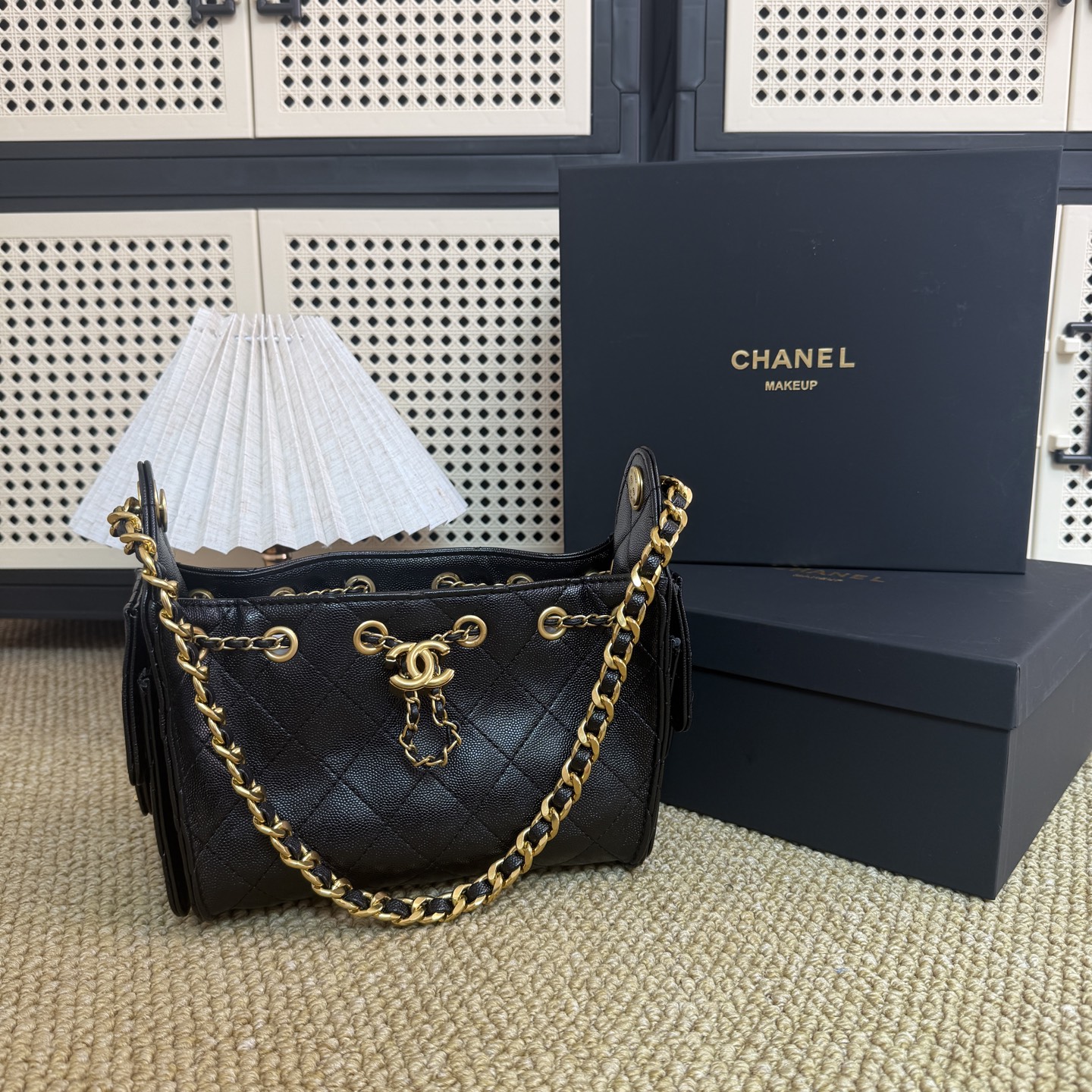 0001 (2) CHANEL 25BAG ノベルティ 20*12.5*22cm - 画像 (1)