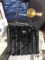Prada プラダ ファーサンダルトートバッグ 33x24cm ノベルティ - 画像 (4)