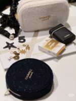 CHANEL クリスマス限定 丸いポーチ ケース付き ショルダーあり - 画像 (2)