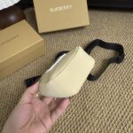 Burberry Hero 可愛いminiポーチ ノベルティ商品 ケース付き 9*4*10cm - 画像 (4)