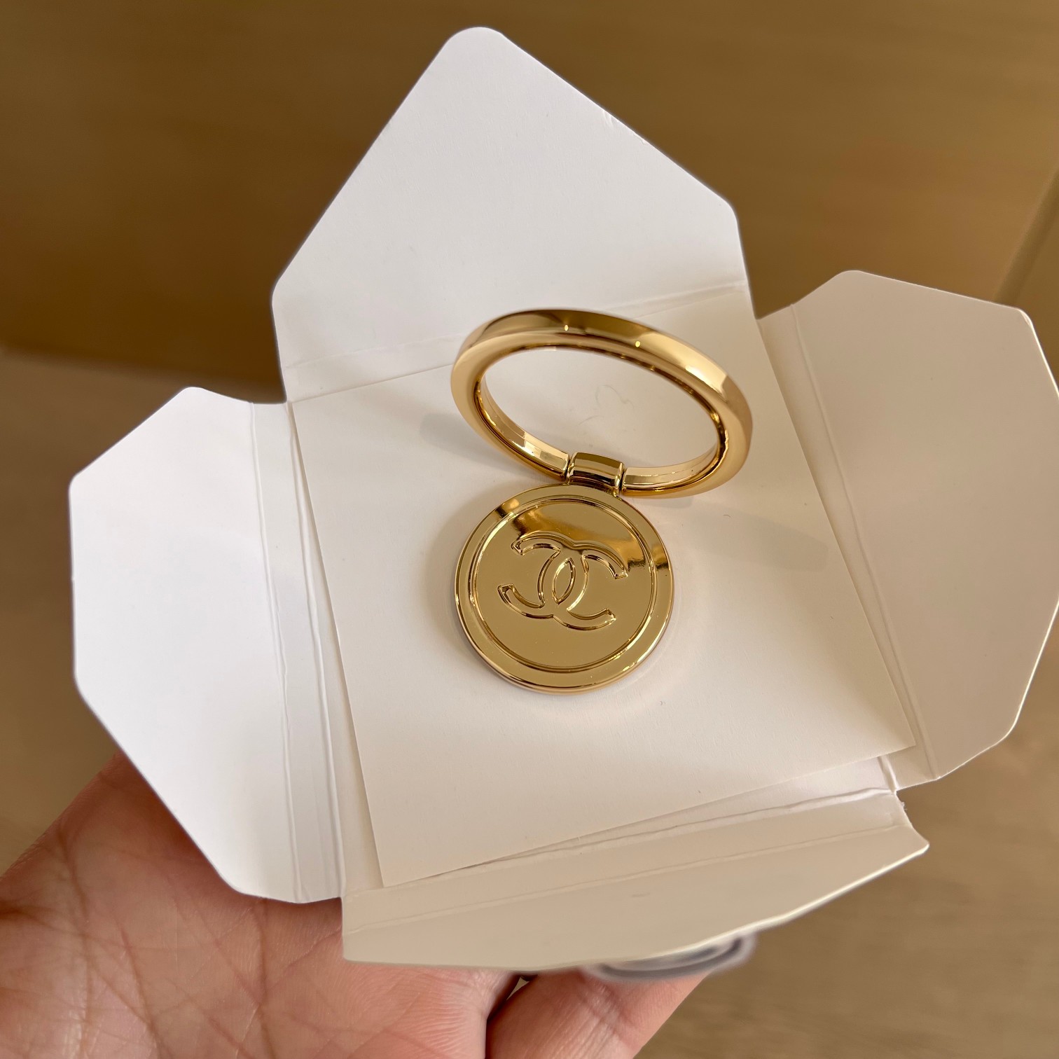 0004 CHANEL クリスマスノベルティ商品 携帯スタンダード - 画像 (1)