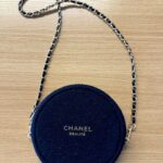 CHANEL クリスマス限定 丸いポーチ ケース付き ショルダーあり