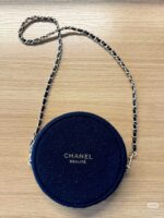 CHANEL クリスマス限定 丸いポーチ ケース付き ショルダーあり