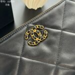 CHANEL 大きい 手持ち財布 ケース付き AP1059 12*20*1cm - 画像 (4)