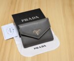 Prada 三つ折り財布 ケース付き 8853 - 画像 (10)