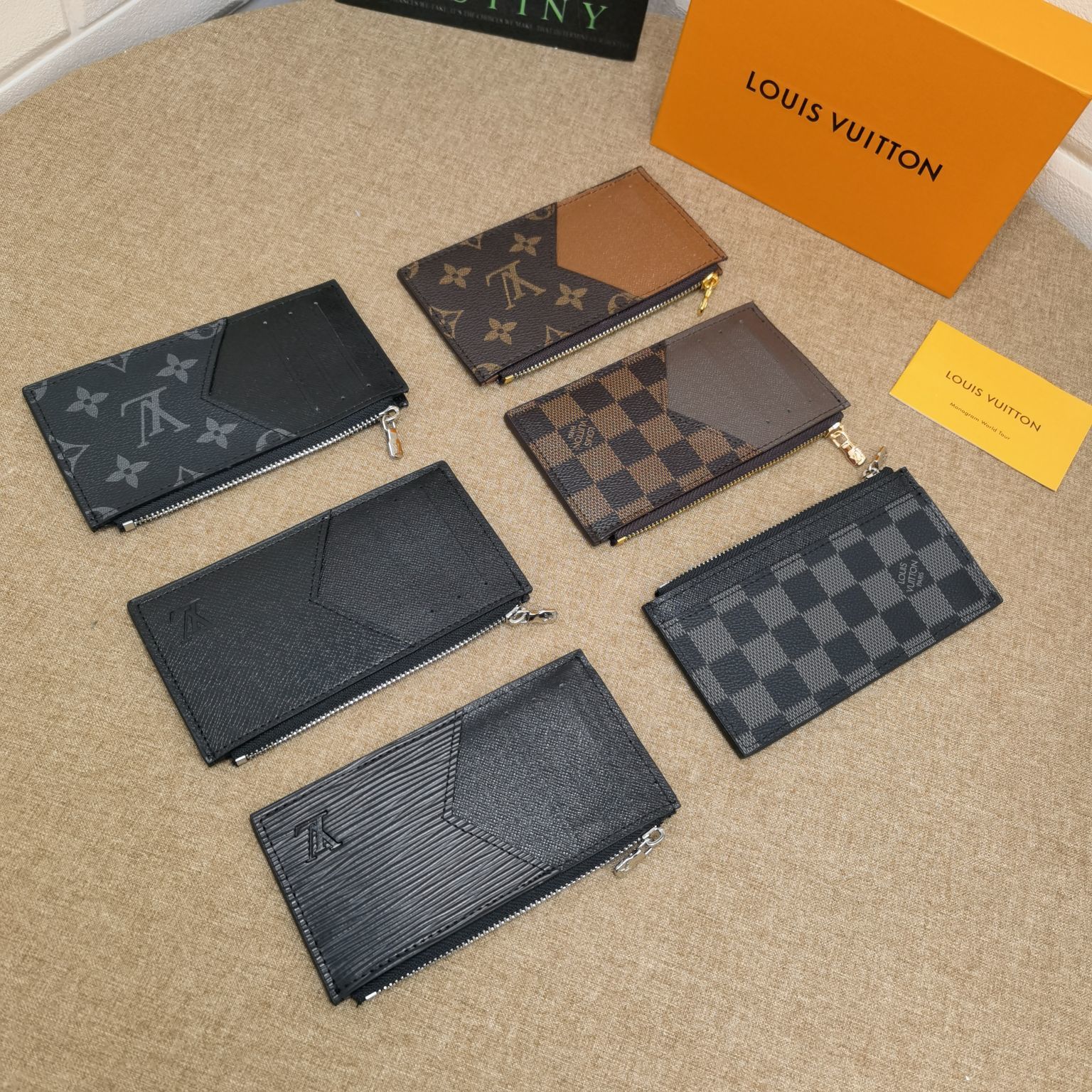 001_ZT LV フラグメントケース カ一ド入れ ケース付き 64038 8*14.5*1cm - 画像 (1)