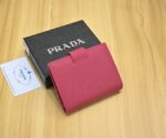 Prada 二つ折り財布 カードケース ケース付き 8849 - 画像 (4)