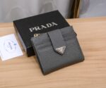 Prada 二つ折り財布 ケース付き 8848 - 画像 (6)
