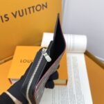 LV 二つ折り財布 中サイズ ケース付き M83689 - 画像 (4)