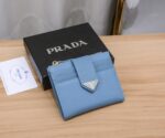 Prada 二つ折り財布 ケース付き 8848 - 画像 (3)