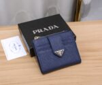 Prada 二つ折り財布 ケース付き 8848 - 画像 (7)
