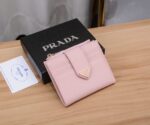 Prada 二つ折り財布 ケース付き 8848 - 画像 (9)