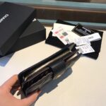 超人気Chanel 二つ折り財布 中サイズ ケース付き - 画像 (4)