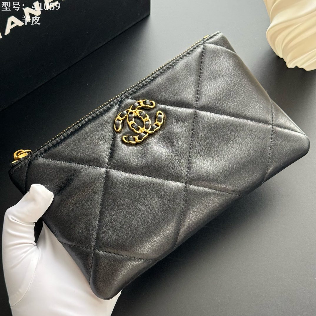 007 CHANEL 大きい 手持ち財布 ケース付き AP1059 12*20*1cm - 画像 (1)