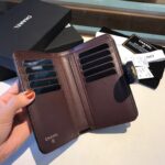 超人気Chanel 二つ折り財布 中サイズ ケース付き - 画像 (3)