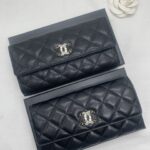 Chanel 二つ折り財布 長財布 ケース付き 1817 19*10cm