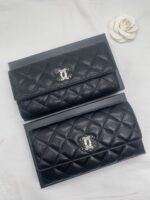 Chanel 二つ折り財布 長財布 ケース付き 1817 19*10cm