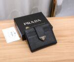 Prada 二つ折り財布 ケース付き 8848 - 画像 (5)