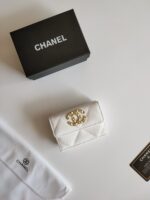 chanel 三つ折り財布 ケース付き - 画像 (4)