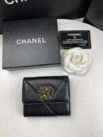 Chanel 三つ折り財布 ケース付き 0956 10*11cm