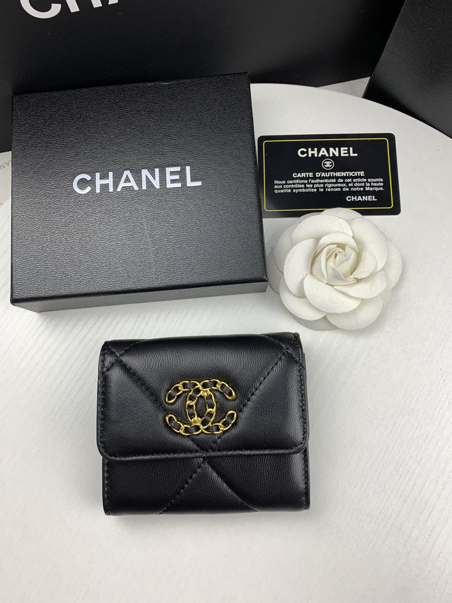 009_ZT Chanel 三つ折り財布 ケース付き 0956 10*11cm - 画像 (1)