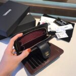 超人気Chanel 二つ折り財布 中サイズ ケース付き - 画像 (7)