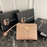 Prada 二つ折り財布 ケース付き 10*9*2cm - 画像 (9)
