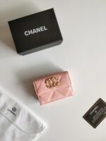chanel 三つ折り財布 ケース付き - 画像 (9)