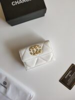 Chanel 三つ折り財布 ケース付き 50089 - 画像 (7)