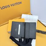 LV 二つ折り財布 中サイズ ケース付き M12408 11*8.5*2cm - 画像 (15)