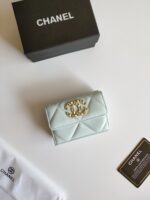 Chanel 三つ折り財布 ケース付き 50089 - 画像 (9)