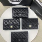 Chanel 三つ折り財布 中サイズ ケース付き 84341 15*10cm