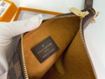 LV 手持ちバック ハンドバック ストラップ付き ケース付き 6344716 23*0.3cm - 画像 (10)