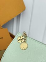 LV 二つ折り財布 ケース付き M28049 11.5*1.5*9cm - 画像 (9)