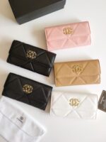 Chanel 二つ折り財布 長財布 ケース付き 50096 10.5*19*3cm