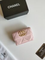 Chanel 三つ折り財布 ケース付き 50089 - 画像 (13)