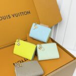 LV 二つ折り財布 ケース付き M28049 11.5*1.5*9cm