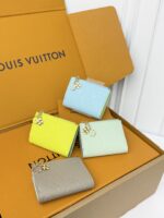 LV 二つ折り財布 ケース付き M28049 11.5*1.5*9cm