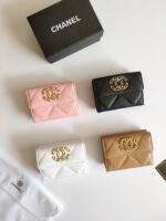 chanel 三つ折り財布 ケース付き - 画像 (2)