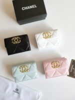 chanel 三つ折り財布 ケース付き