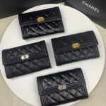 Chanel 三つ折り財布 中サイズ ケース付き 80743 10.5*15*3