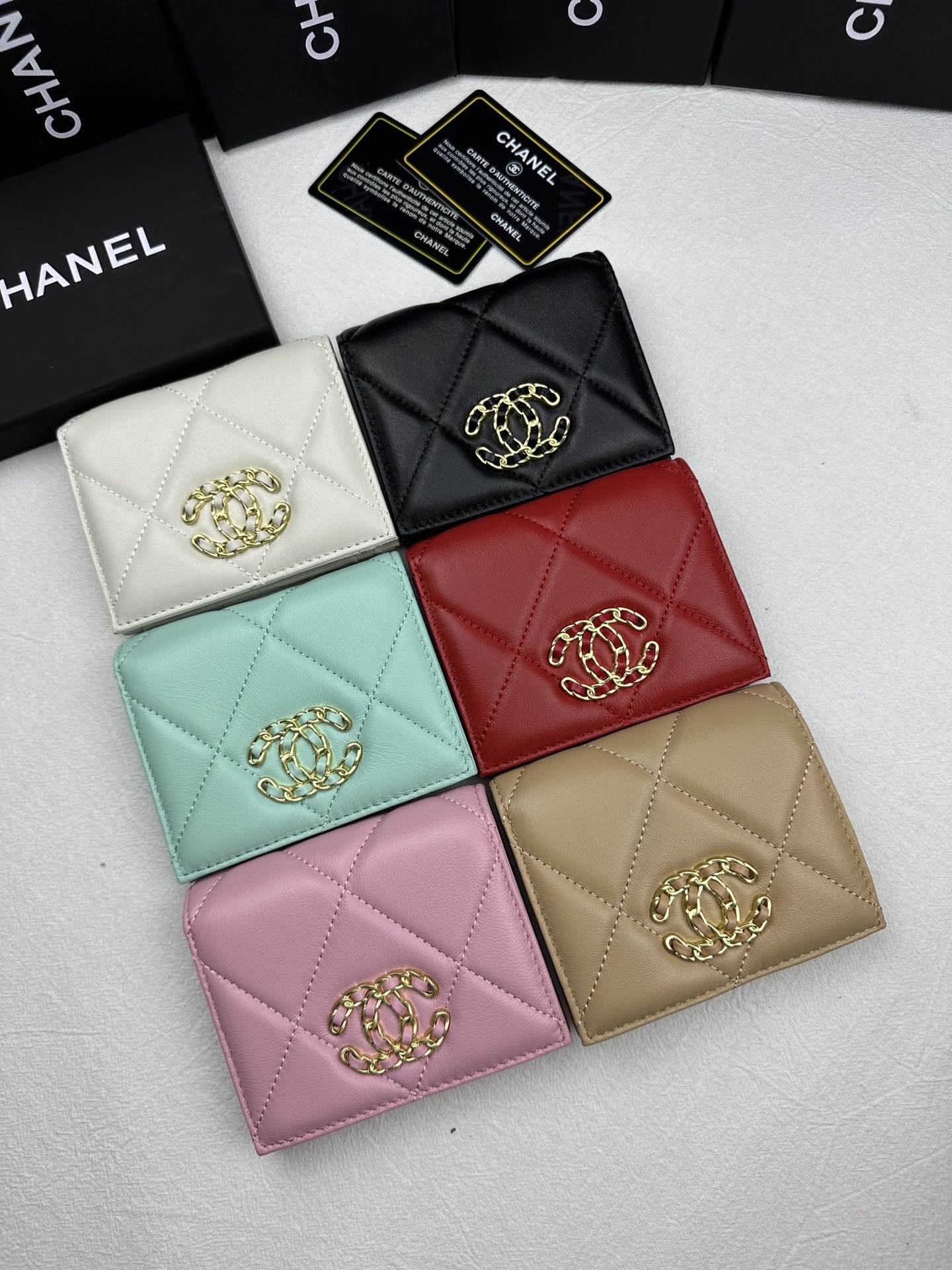 043_ZT Chanel 二つ折り財布 ケース付き 6038 12*10cm - 画像 (1)