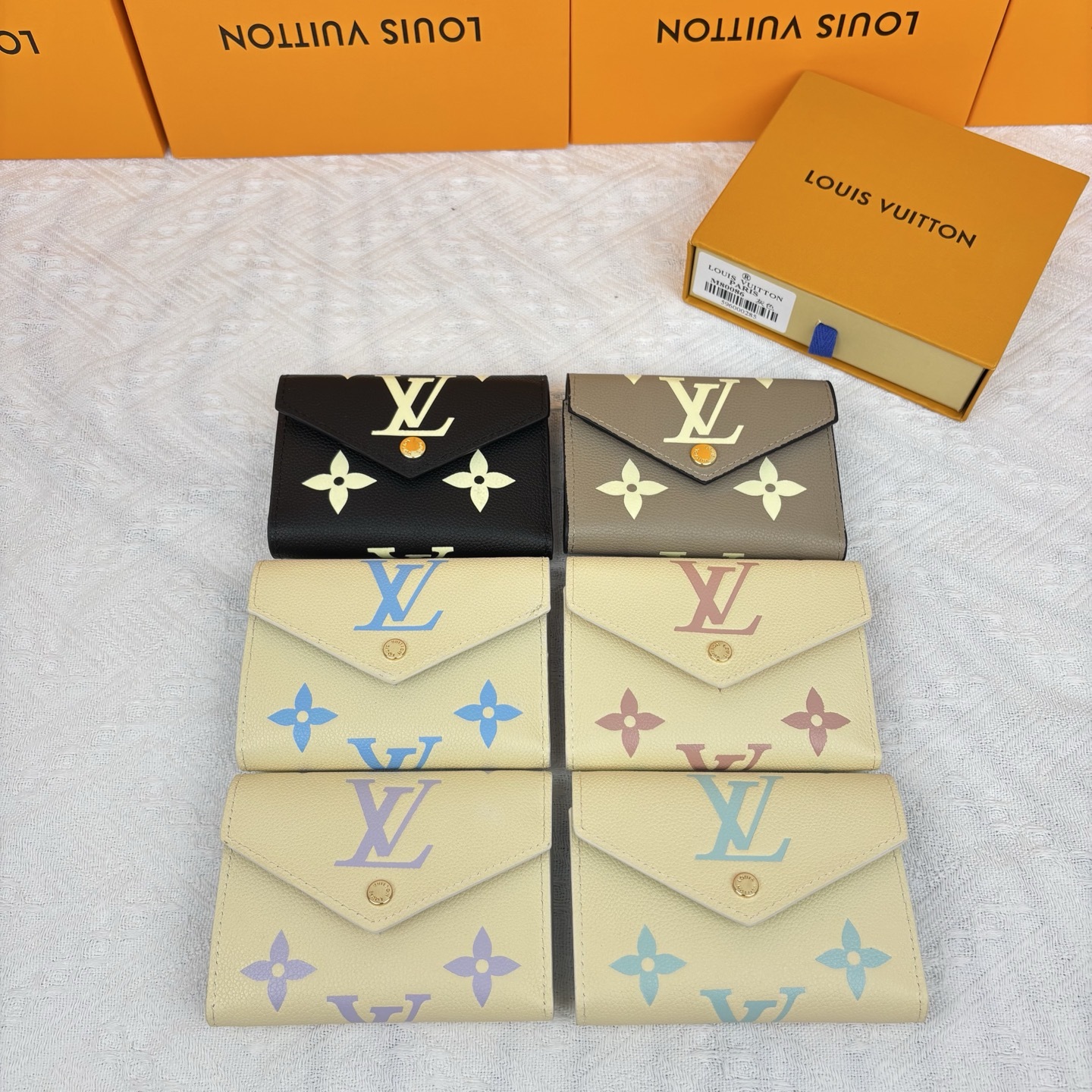 049_ZT LV 三つ折り財布 ケース付き 80086 12*9.5*1.5cm - 画像 (1)