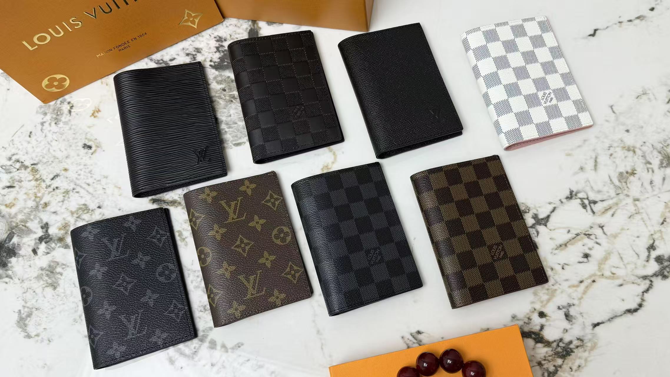 064 LV パスポートケース ケース付き M64502 60181 10*14*2.5cm - 画像 (1)