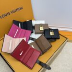 LV 二つ折り財布 中サイズ ケース付き M12408 11*8.5*2cm - 画像 (4)