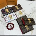 LV 二つ折り財布 ケース付き M58106 11.5*8.5*4cm - 画像 (3)
