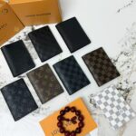 LV パスポートケース ケース付き M64502 60181 10*14*2.5cm - 画像 (2)
