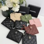 CHANEL 二つ折り財布 ケース付き 7068 9*12*2cm