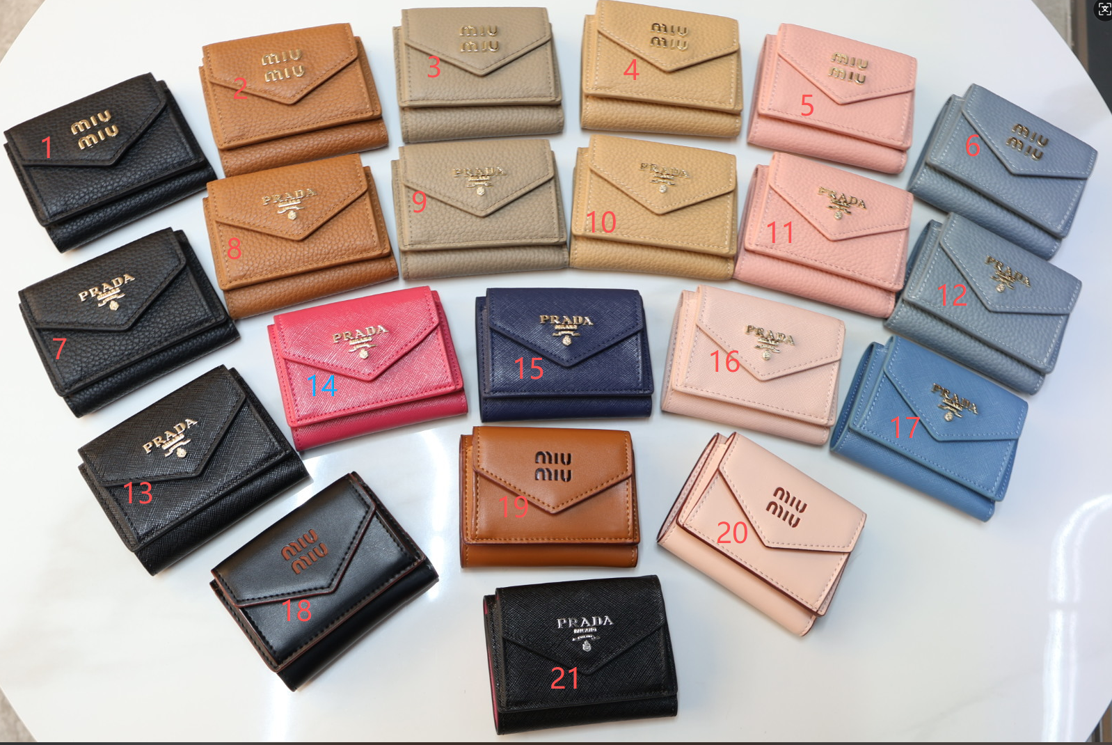 71e65c40-a226-4c81-9486-0262840a2c3a Prada miumiu 三つ折り財布 ケース付き 2516 2517 2518 11.5*9*3cm - 画像 (1)
