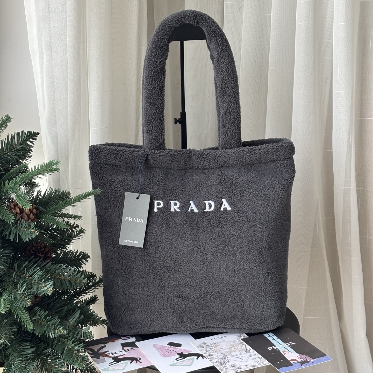 0001 Prada トートバッグ モコモコ ノベルティ 32*30*12cm - 画像 (1)